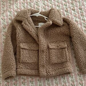 Abercrombie Kids Tan Sherpa Jacket 5/6 fits more like a 6